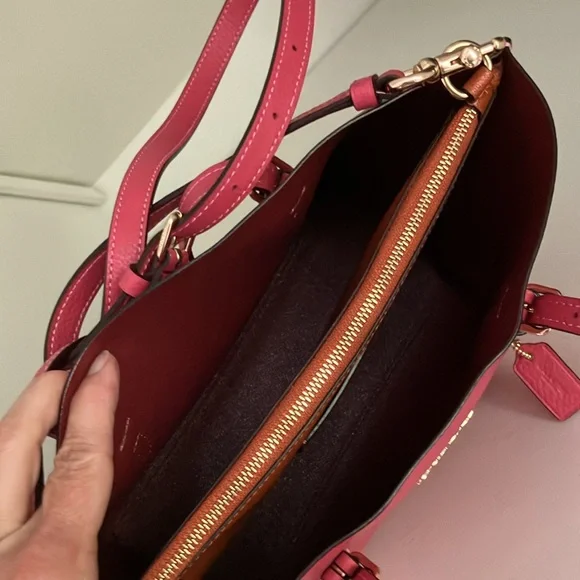 Coach Mollie Tote (C4084)